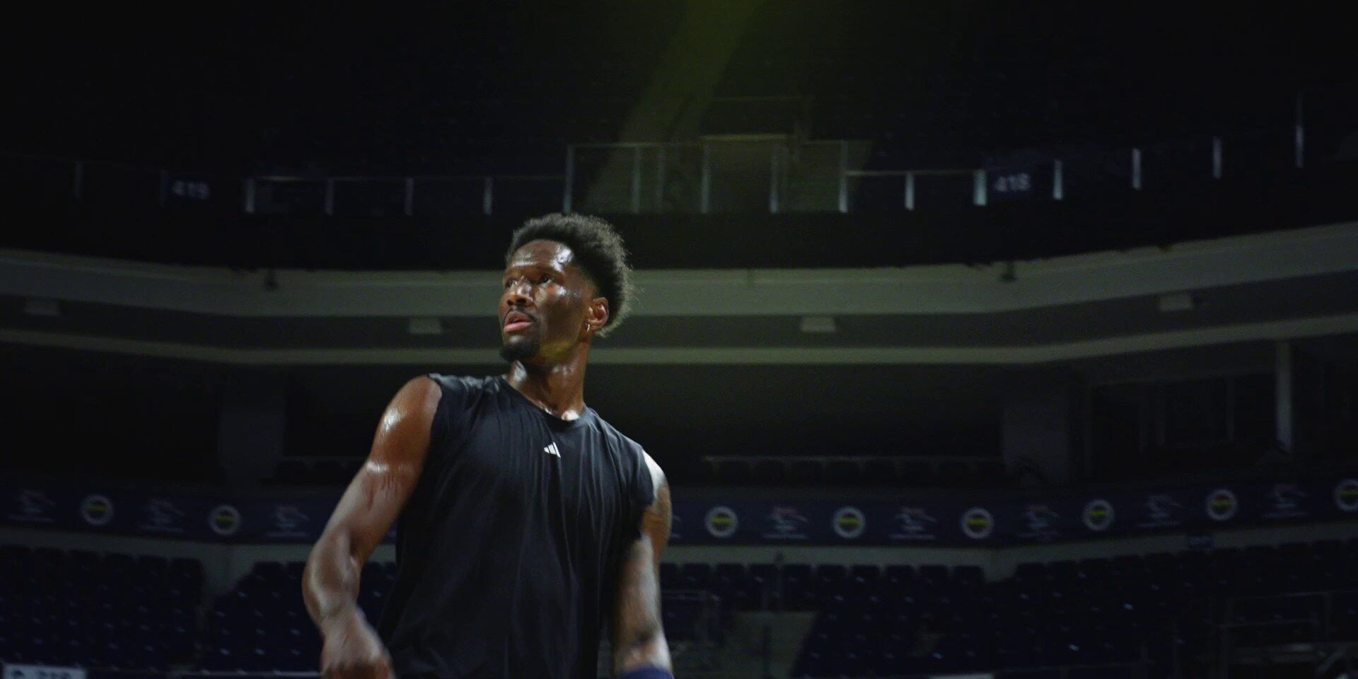 Nigel Hayes-Davis alone in an empty arena, Chasing Glory
